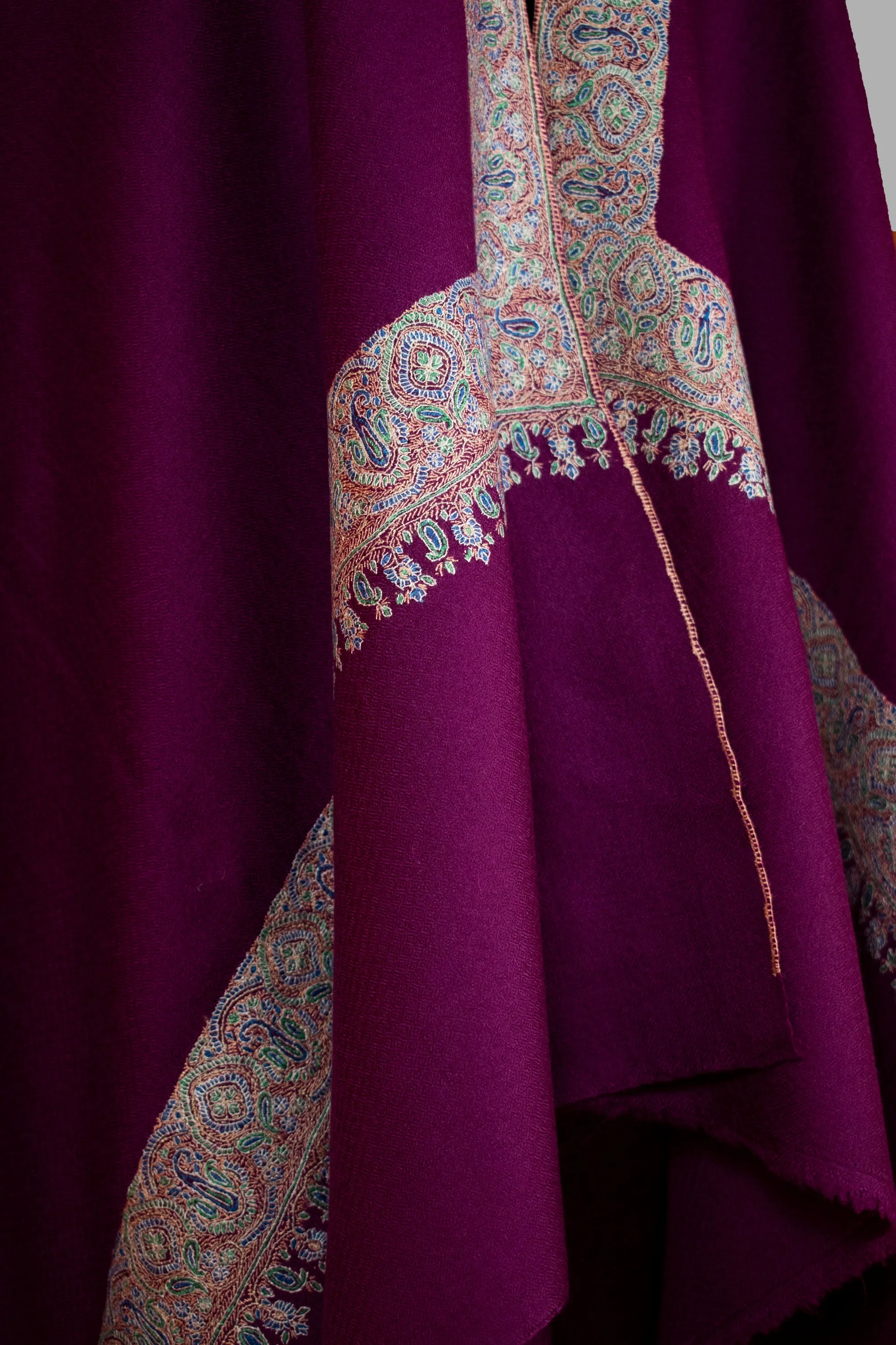 Border Sozni Pure Pashmina/Cashmere Scarf/Shawl, Handwoven on Hand loom & Hand Embroided in Kashmir, Luxury, Masterpiece.