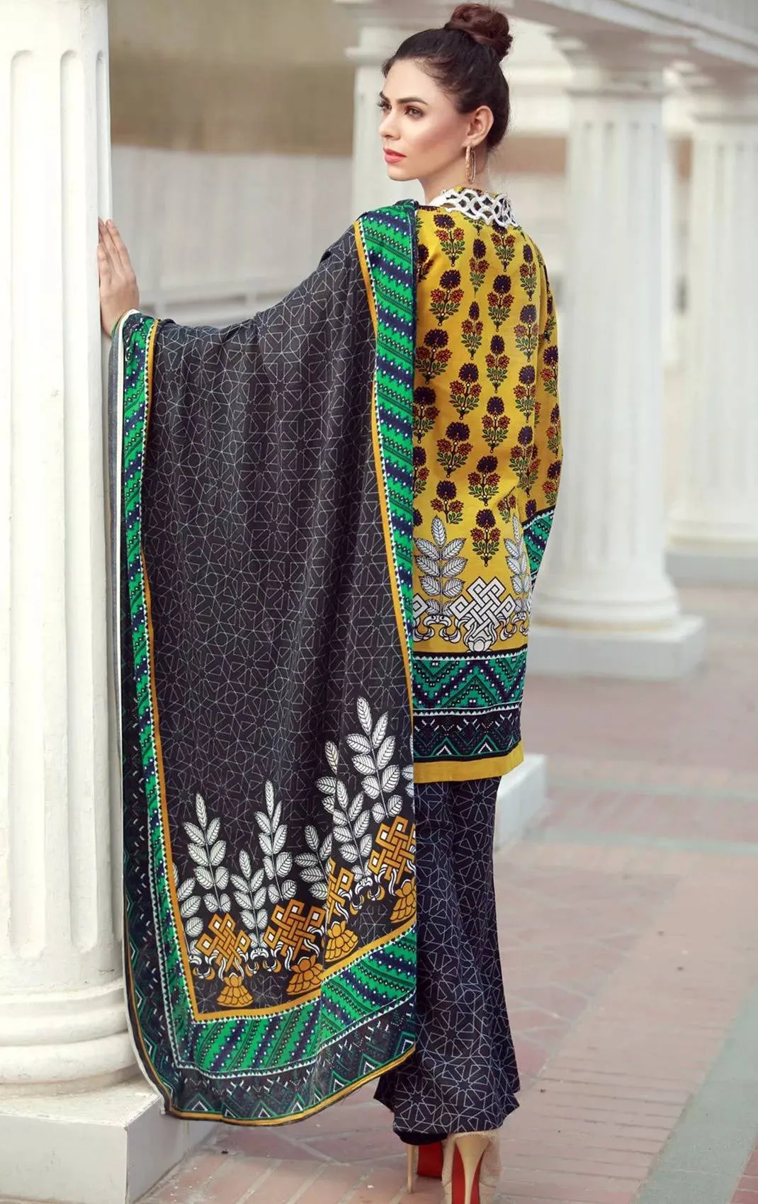 La Moderno by Lala - Embroidered Khaddar Wool Shawl Collection – 08A