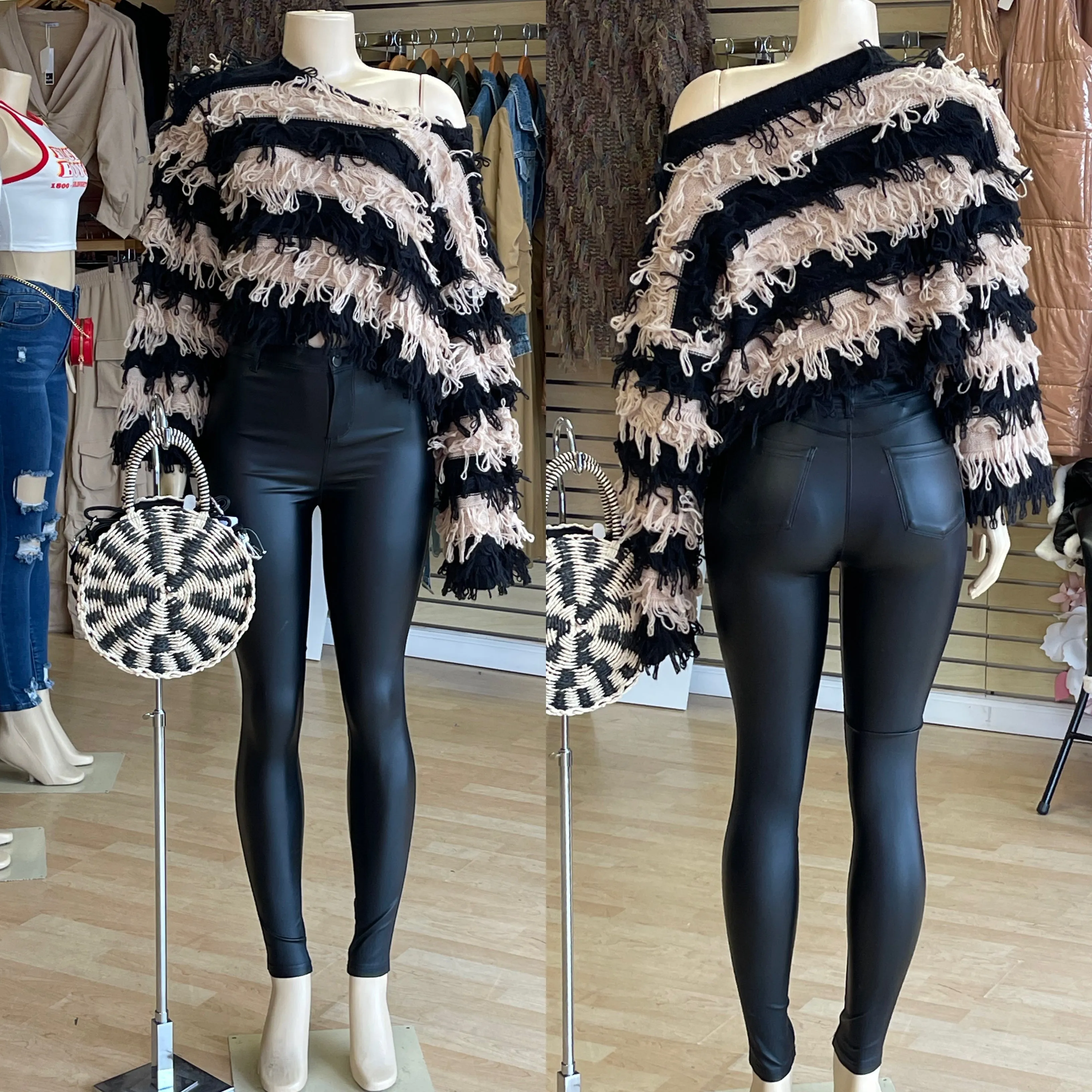 Two Tone Circle Straw Purse