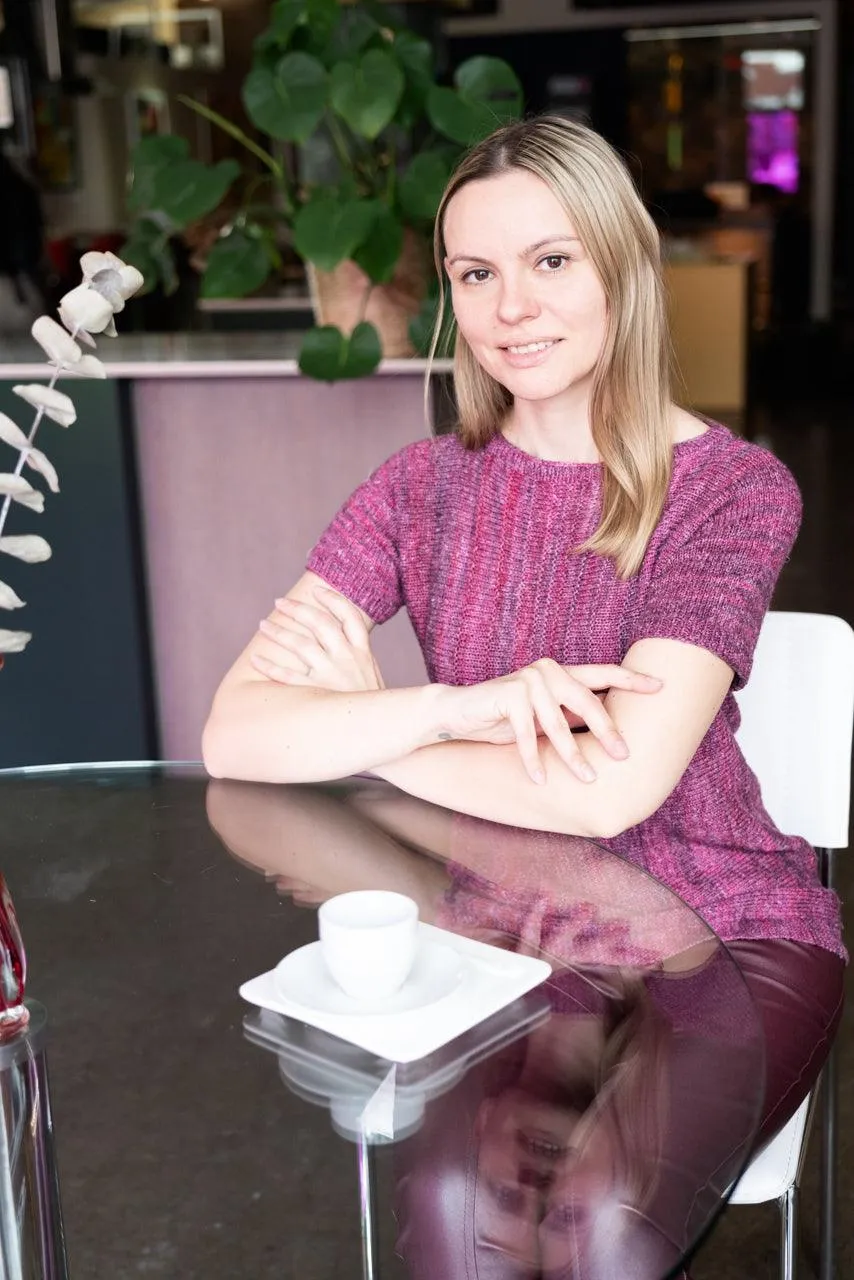 Vertiligne | Pullover short sleeves - Free knitting pattern